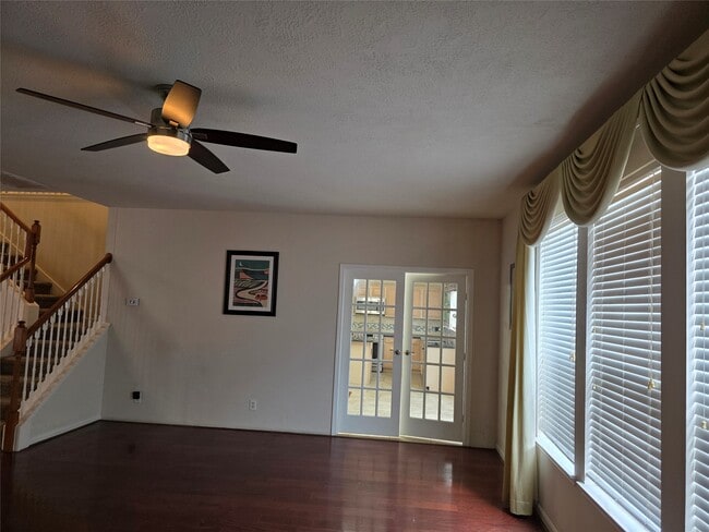 Building Photo - 2715 Riverhollow Ln