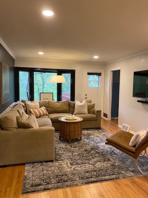 Building Photo - 122 N Kenosha Dr