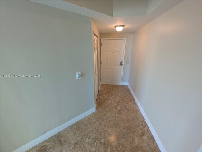Building Photo - 2000 N Bayshore Dr