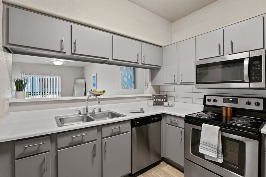 Primary Photo - Stone Canyon