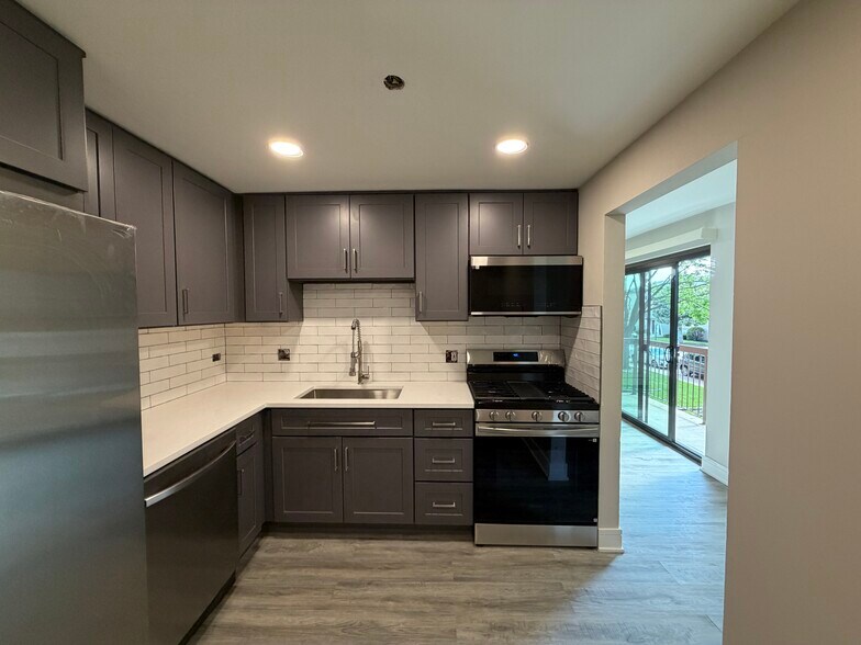 Building Photo - 5525 N Chester Ave