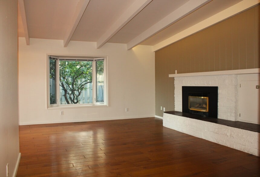 Building Photo - 1219 1st St