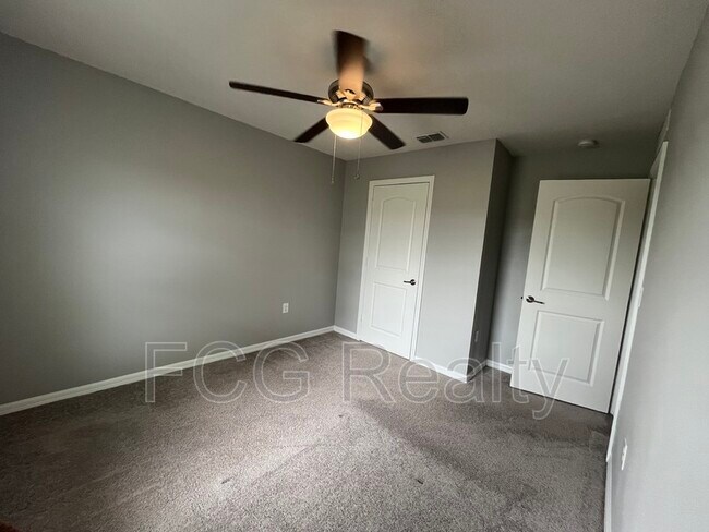 Building Photo - 711 Gila Dr