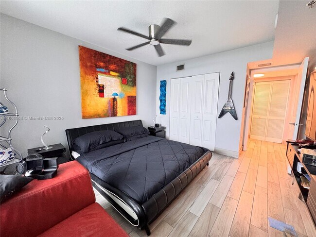 Building Photo - 2641 N Flamingo Rd