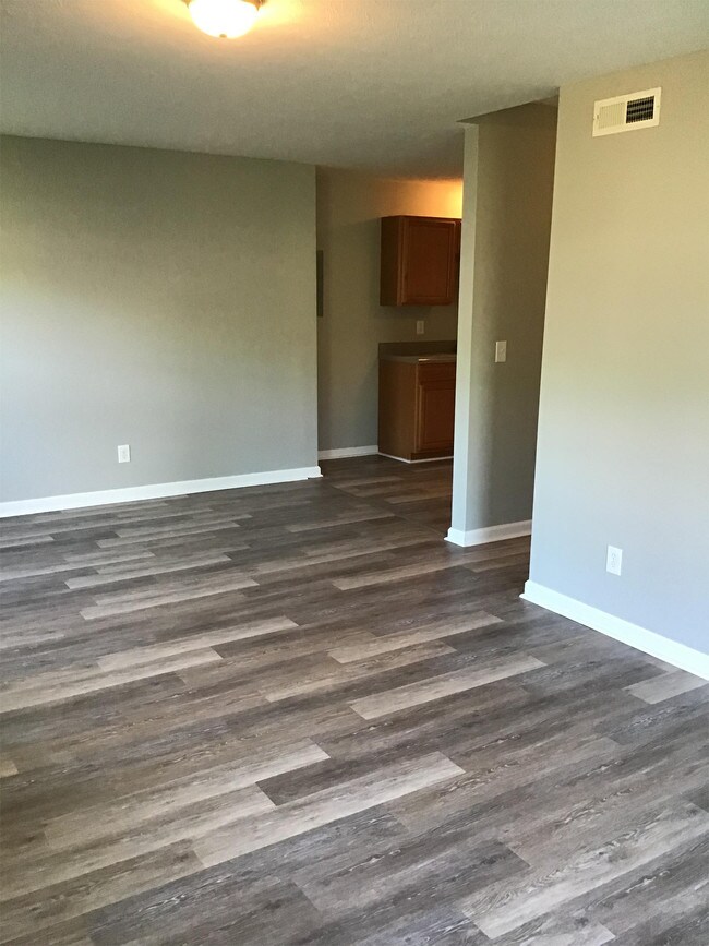 Building Photo - 2817 Colt Dr NE