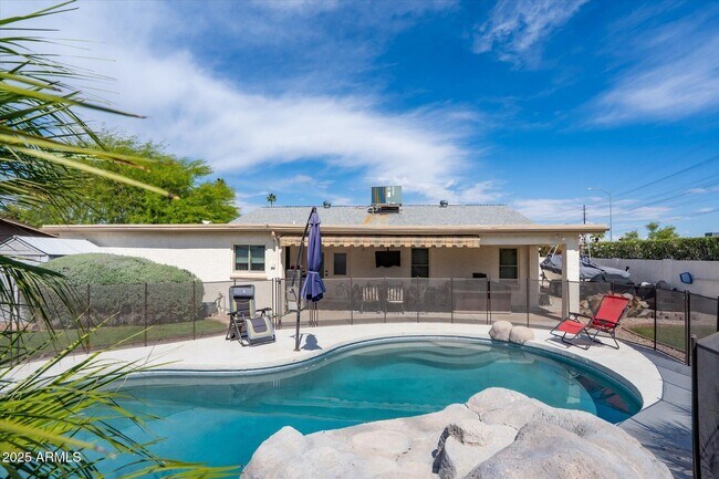 Building Photo - 3150 S Revere Cir
