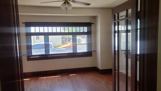 Building Photo - 803 E Flint St