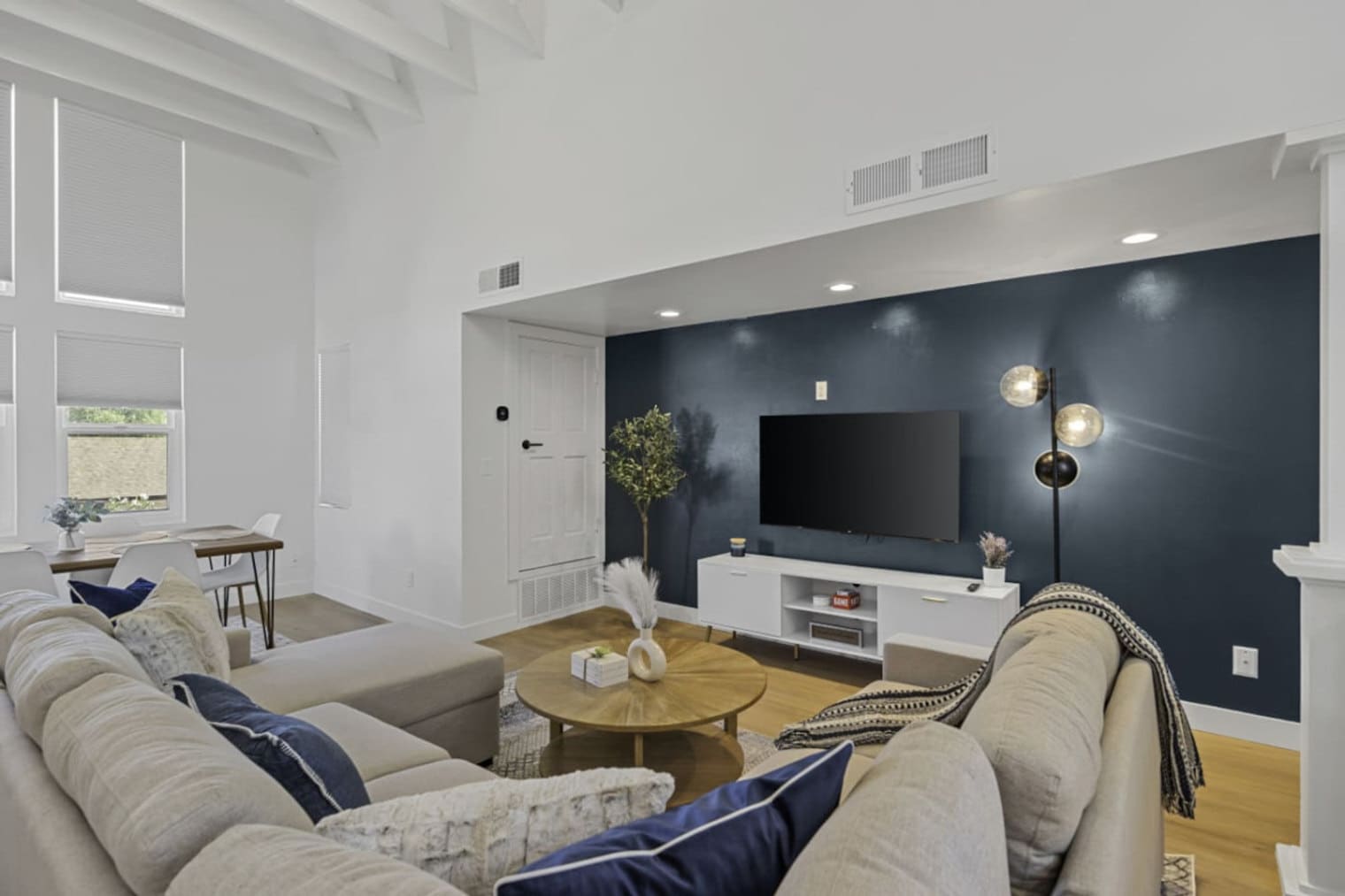 Building Photo - 4637 N 8th Pl