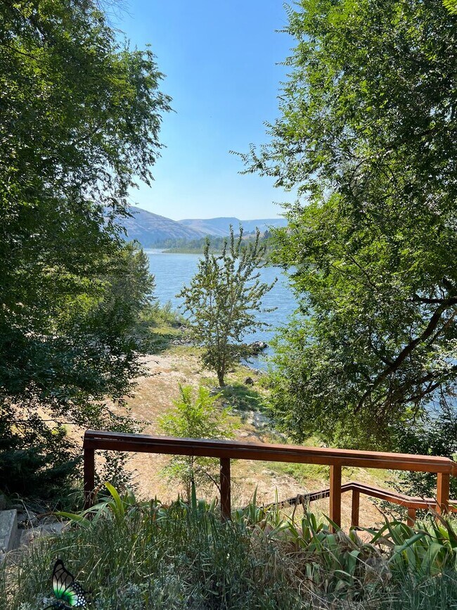 Building Photo - Custom Built Home on the Clearwater River - 20 minutes from Lewiston, ID