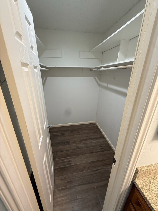 Building Photo - Spacious 3-Bedroom Corner Home in Candlelight Oaks Village