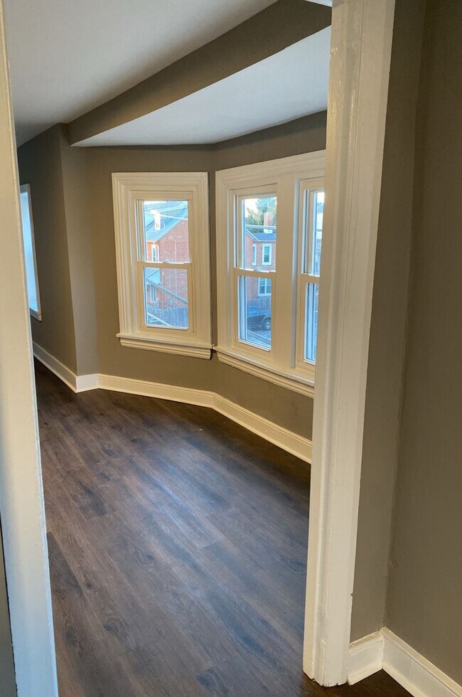 Building Photo - Merchants Lofts V-Upgraded 1 Bedroom