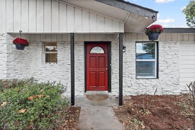 Building Photo - 9104 Glenn Ln