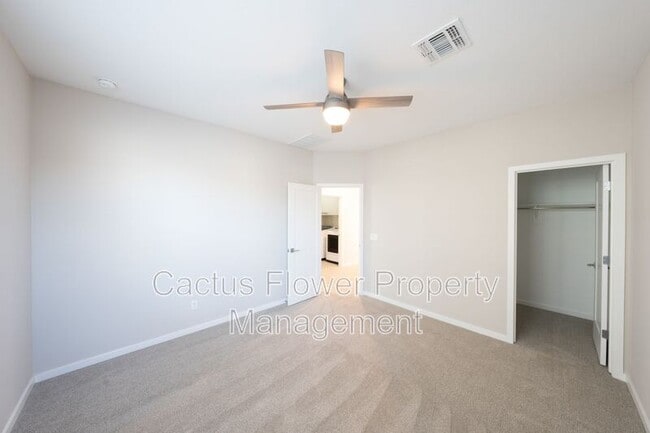 Building Photo - 2851 S Central Dr
