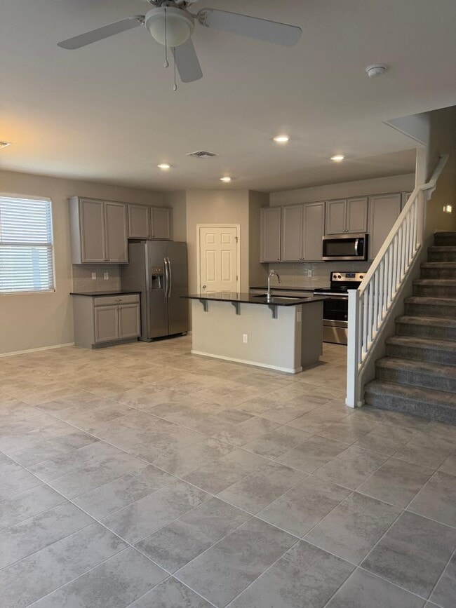 Building Photo - 1132 S Amulet