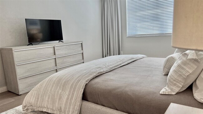 Building Photo - 5200 N Ocean Blvd