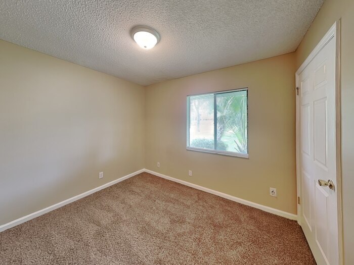 Building Photo - 1685 Farm Way