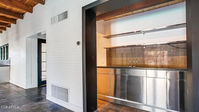 Building Photo - 902 W Verde Ln