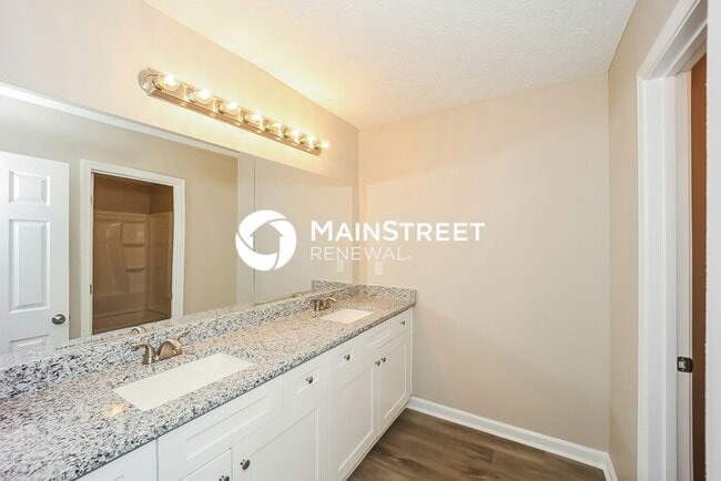 Building Photo - 4 Bedroom Pet-Friendly Home in Fairburn, GA with Main Street Renewal