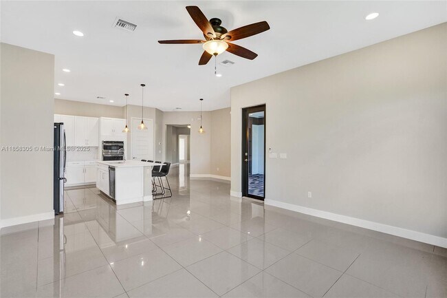 Building Photo - 10590 Mira Vista Dr