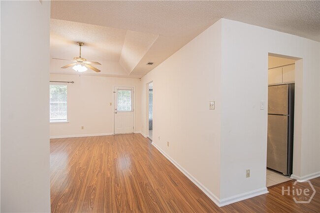 Building Photo - 148 Country Walk Cir