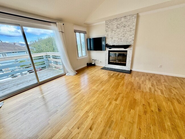 Building Photo - Stylish 3Bed/2.5Ba Daly City Home with Mod...