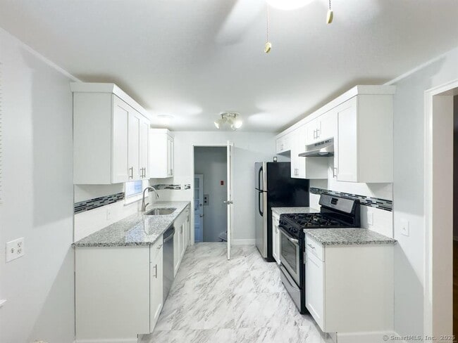 Building Photo - 111 Irving St