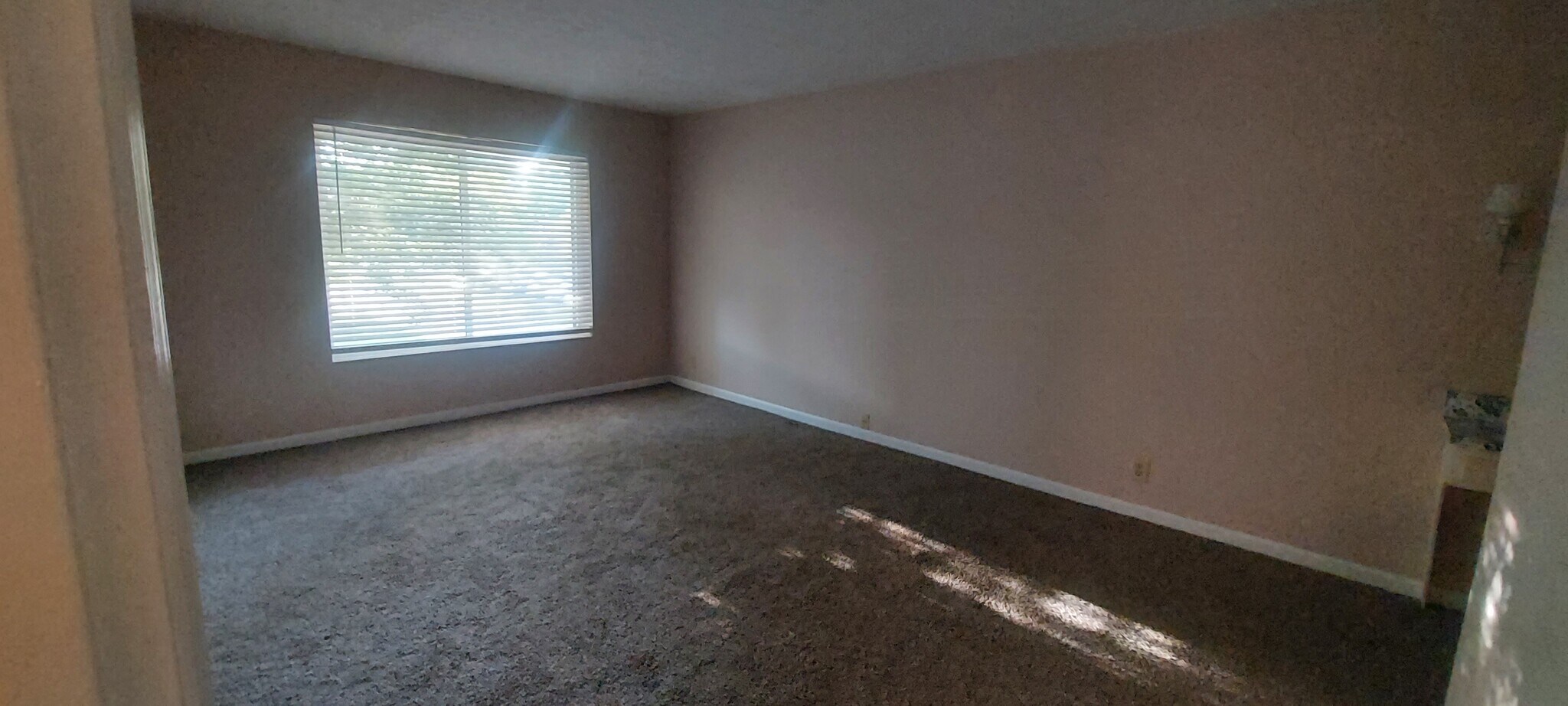Building Photo - 7098 Wildwood Cir