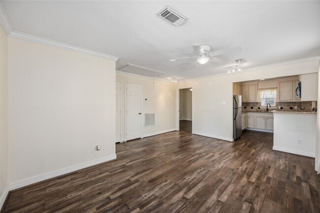 Building Photo - 4401 Marina St