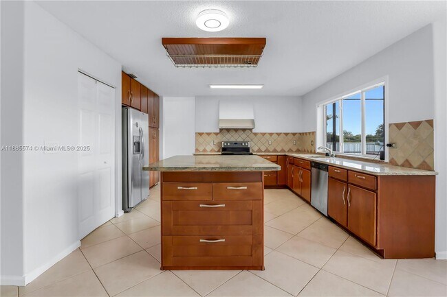 Building Photo - 3224 SW 175th Ave