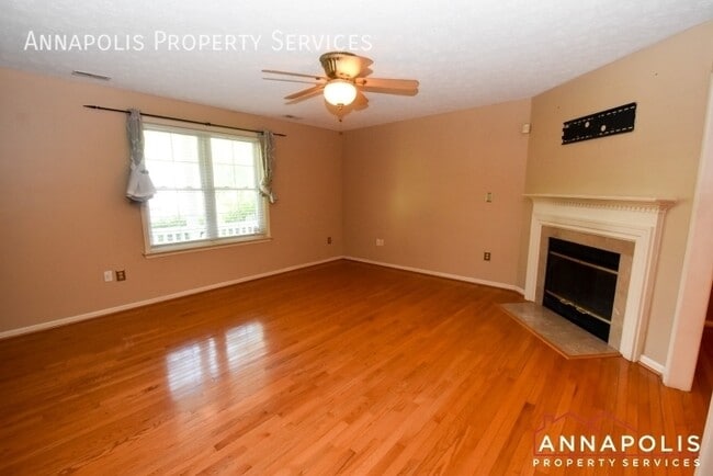 Building Photo - 714 Old Love Point Rd