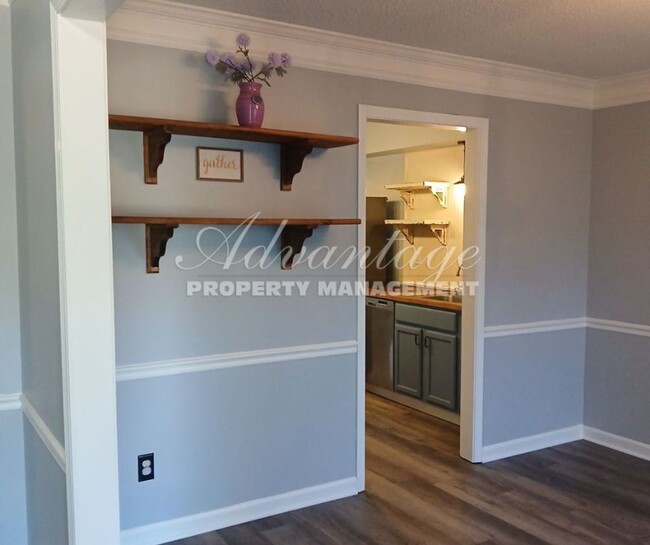 Building Photo - 1/2 OFF The 1st Month's Rent | Exquisite F...