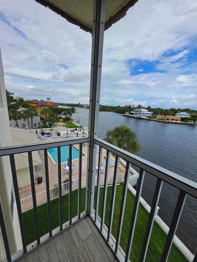 Building Photo - 650 Snug Harbor Dr