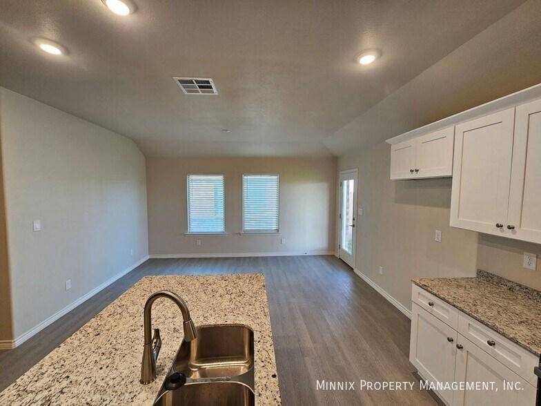Building Photo - 1309 Bajada St