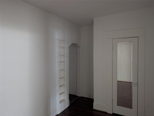 Building Photo - 815 Sul Ross St