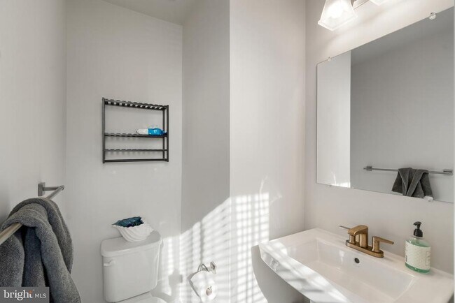 Building Photo - 7932 Tanbridge Ln