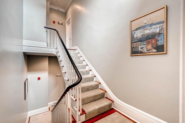 Building Photo - 708 Park Ave