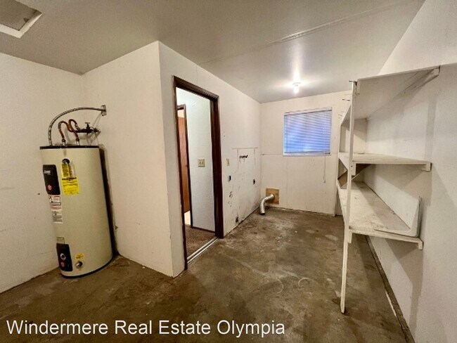 Building Photo - 2 br, 1.5 bath House - 1605 16th Ct SE Unit B