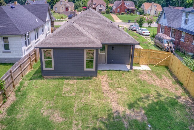 Building Photo - Beautifully Updated 3BR/2BA Home with Modern Finishes & Fenced Yard
