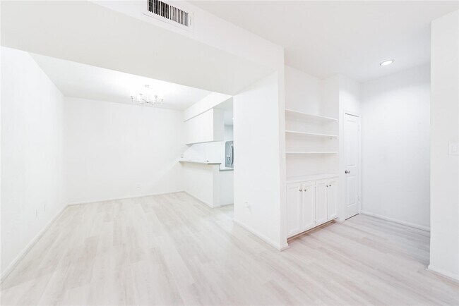 Building Photo - 11711 Memorial Dr