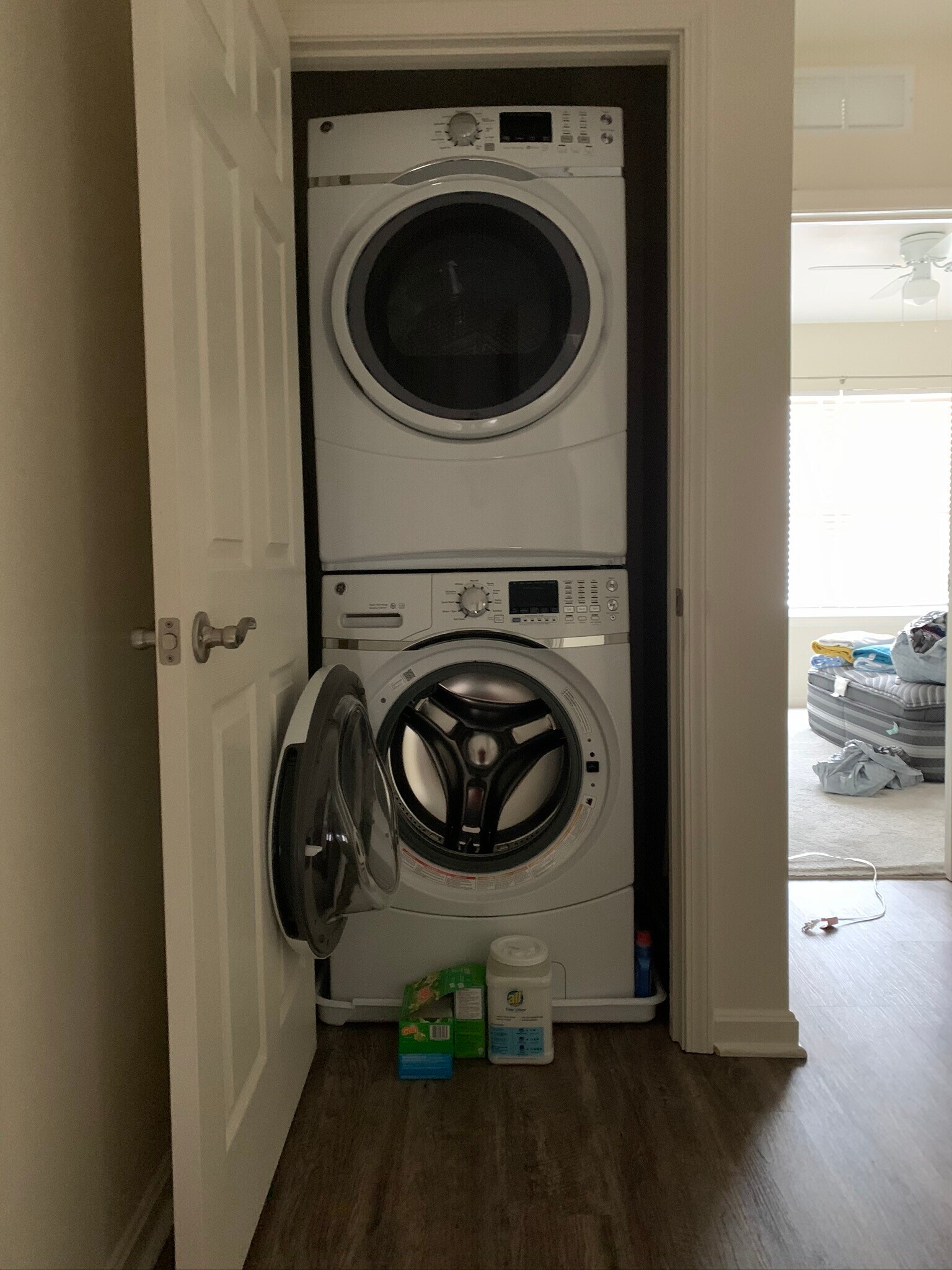 Laundry - 1112 King Arthur Ln