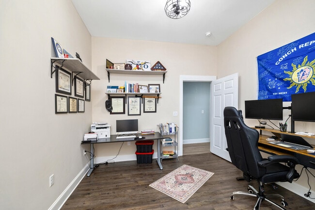 Building Photo - 930 Loring Mill Rd