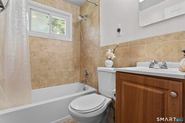 Building Photo - 214 Country Rd