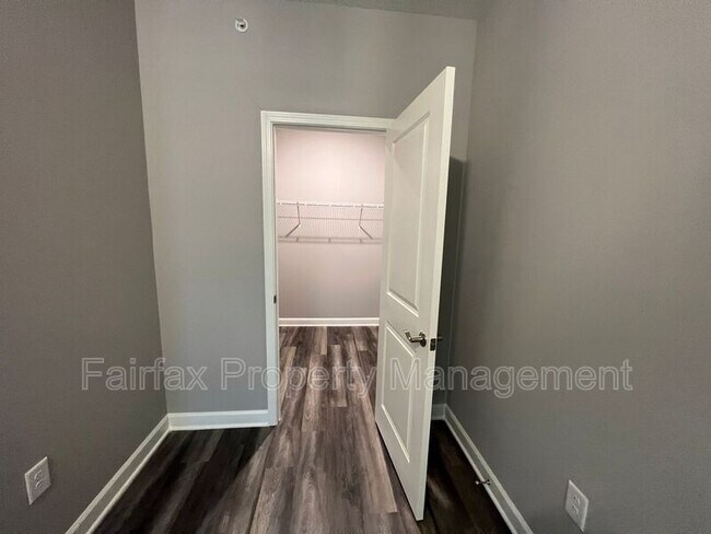 Building Photo - 518 Boone St