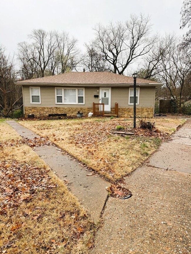 Building Photo - Spacious 3 Bedroom Rental in Florissant - Located on a cul-de-sac!