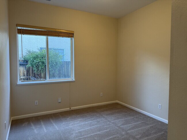 Building Photo - South Reno Home with 4 Bedrooms + 3 Car Garage!