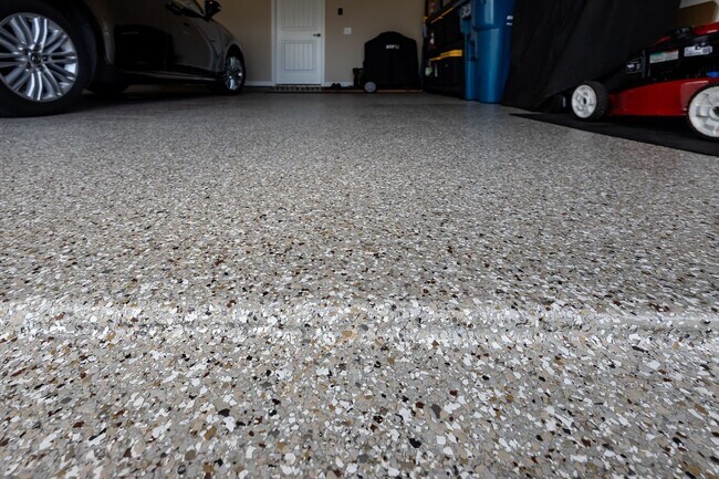 Building Photo - 303 Creek Wy