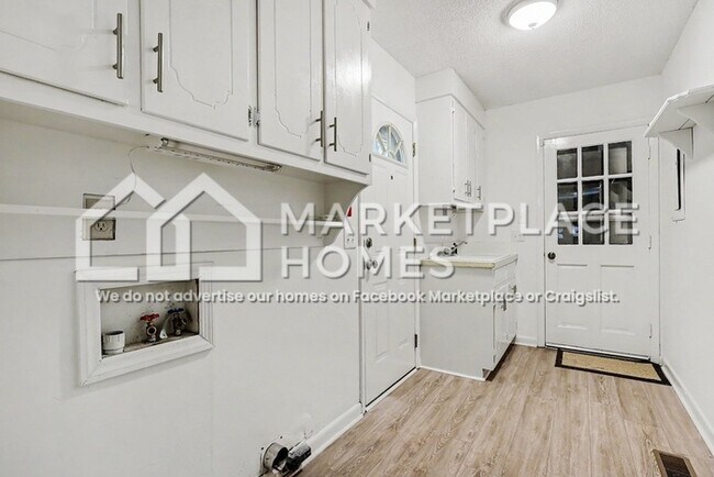 Building Photo - 2626 Trenton Rd