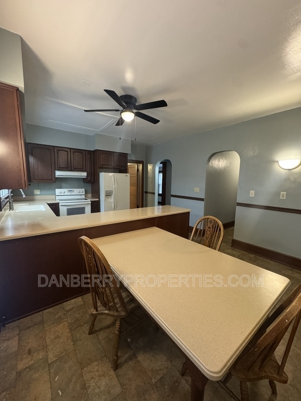 Building Photo - 717 N Union St