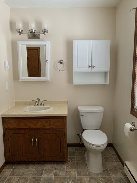 2nd Floor Full Bathroom - 334 4th St N