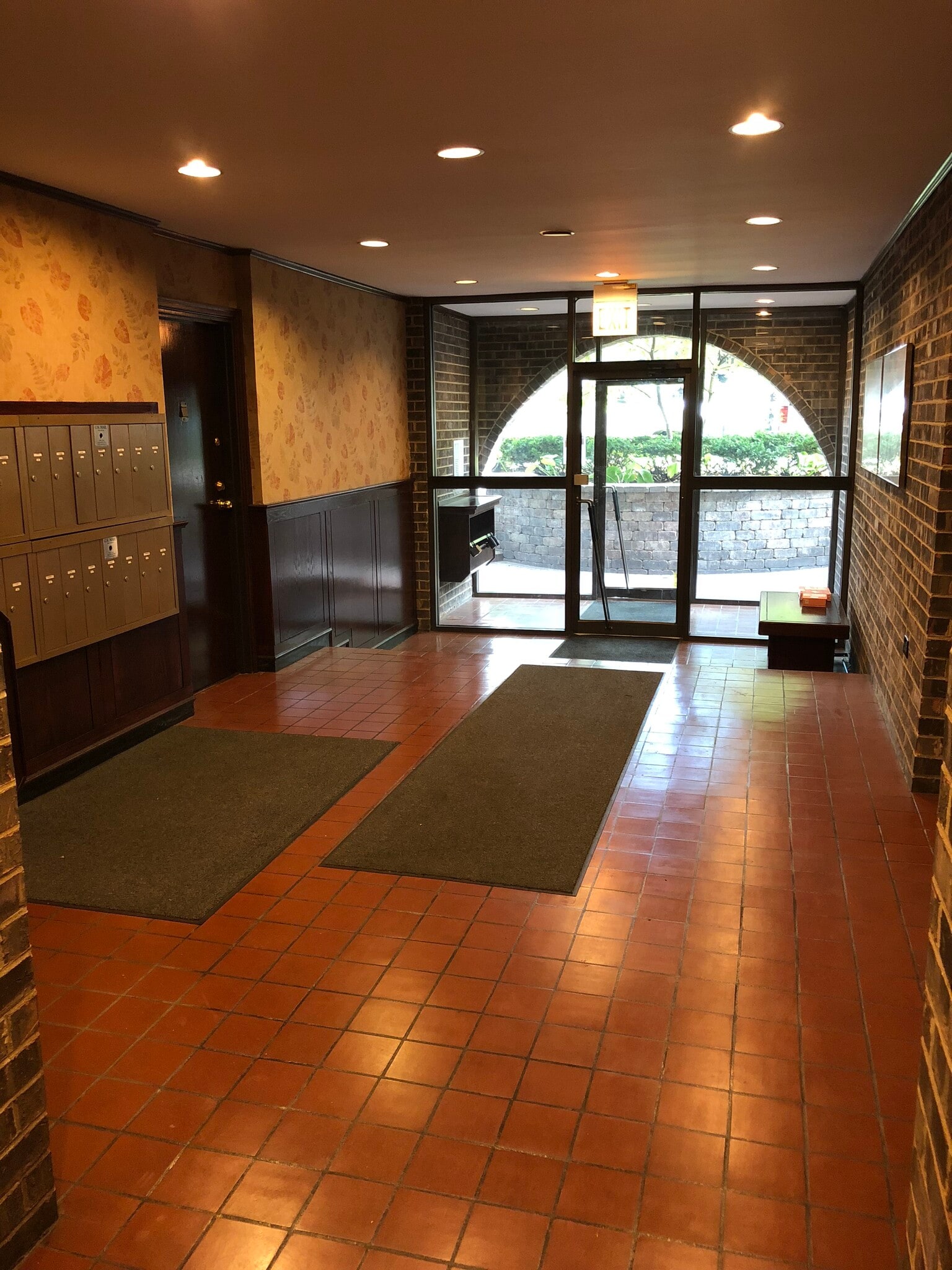 Lobby - 1750 N Mohawk St